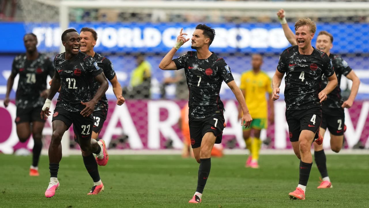 Canada advances to World Cup Round of 16 with stoppage-time win over South Africa