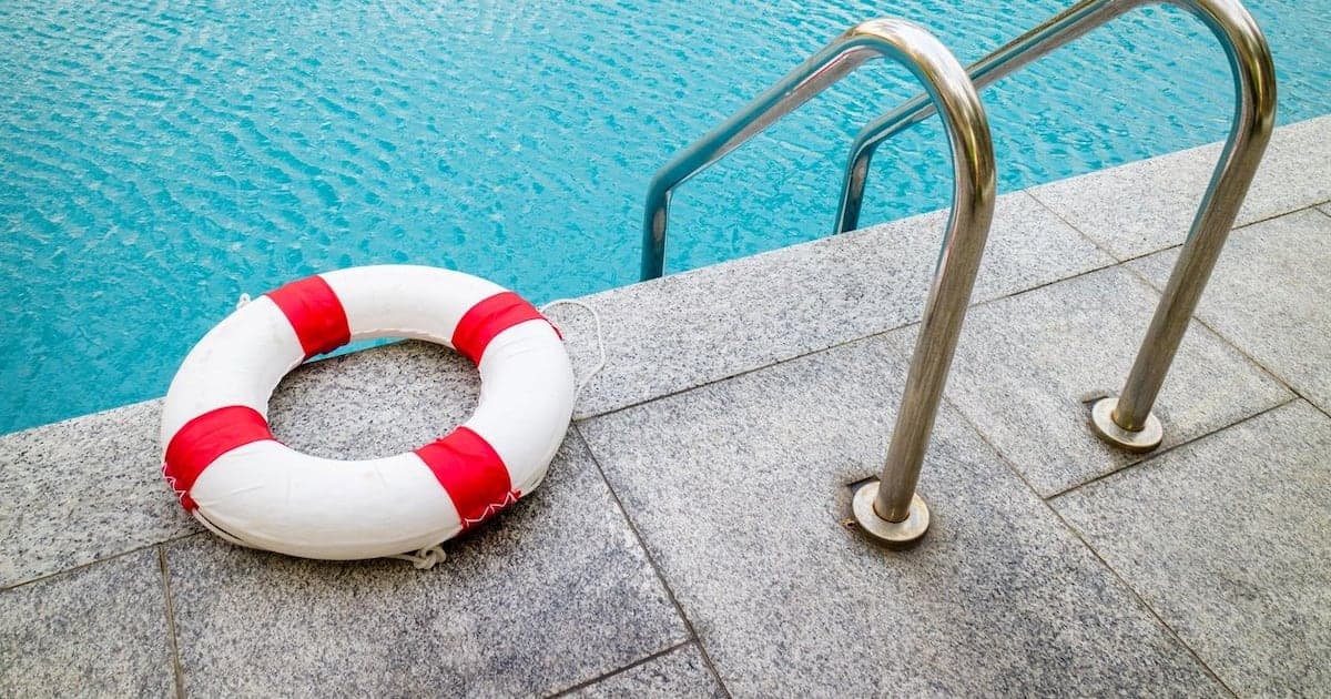 Six-year-old dies after being found unconscious in Quebec City pool